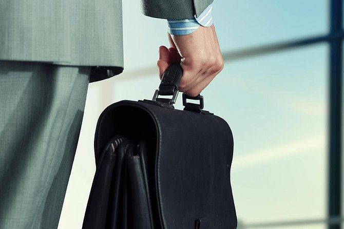 Shared Arrival Transfer: Seville Airport to Hotel - What happens right after you land: voucher, mobile ticket, and the meet-up