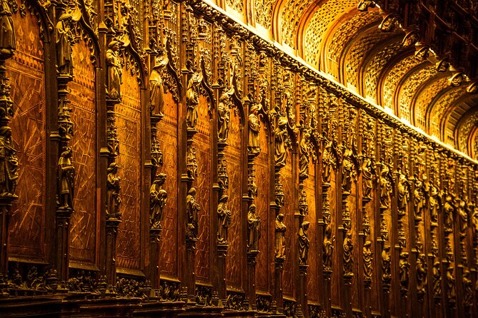 Skip the Line Seville Alcázar, Cathedral & Giralda Guided Tour - Seville Cathedral: Size, Columbus, and the Stuff You Might Miss