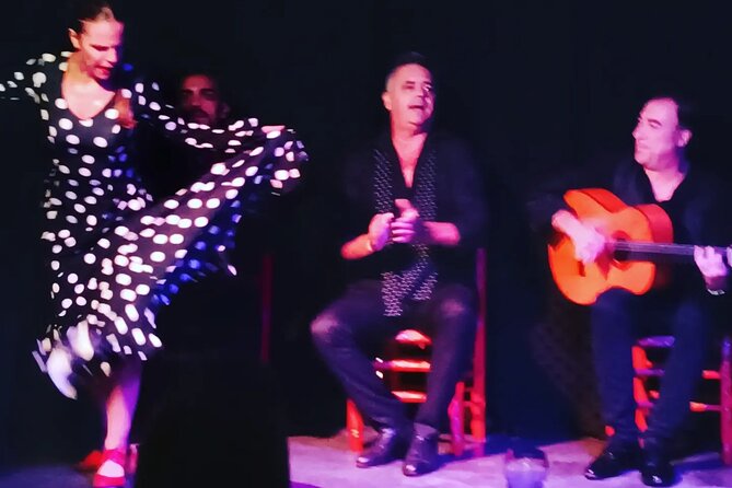 Skip the Line: Tablao Flamenco Pura Esencia Ticket - The one-stop itinerary: your evening starts with a drink and a seat close to the action