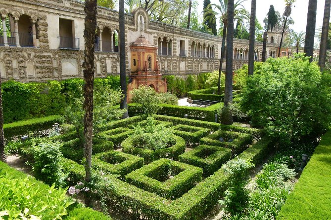 Small-Group Alcazar of Seville Guided Tour with entry ticket - Inside the Alcázar Route: Justice, Trade, and the Admiral’s Room