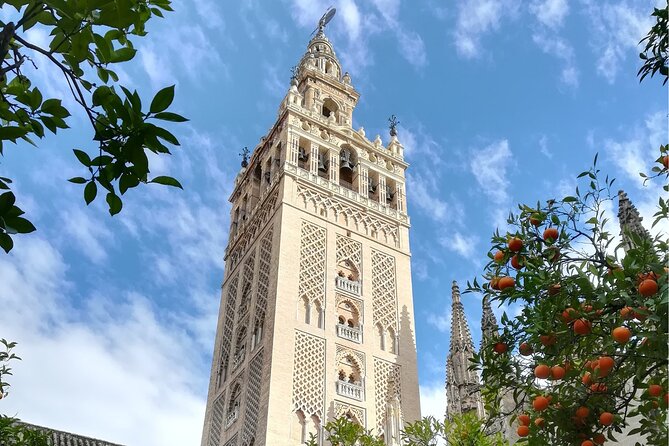 Small Group Tour to Cathedral and Giralda Direct Entrance - Where to meet: Saint Christopher’s Gate, and how to start smoothly