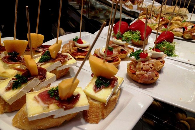 Tapas and Wine Tasting Tour in Seville Small Groups and Jewish Quarter - Santa Cruz: Walking the Largest Jewish Quarter in Europe