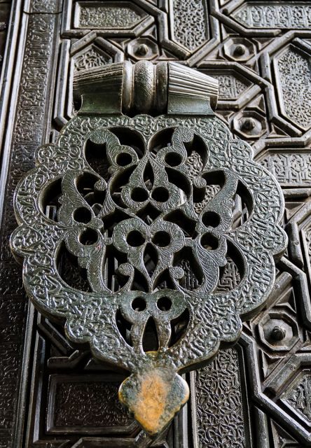 The Cultures of Seville Walking Tour - Laraña Street and the “golden mile” of mystery