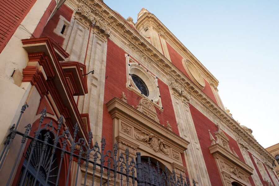 The Cultures of Seville Walking Tour - Where you start: Plaza del Triunfo and the route’s “read me” energy