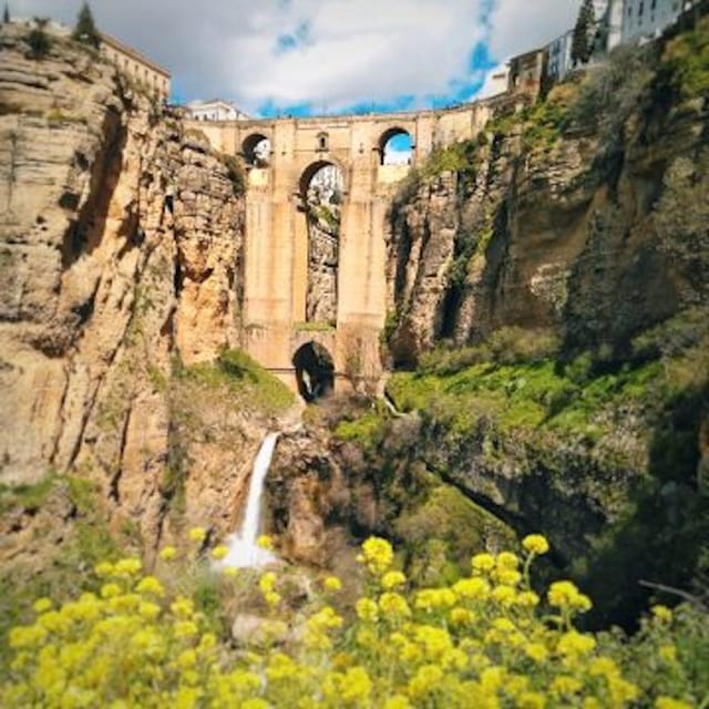 The Villages of Andalusia: Full-Day Trip from Seville - Moroccan Cuisine Stop and Tapas Breaks: How to Plan for Food