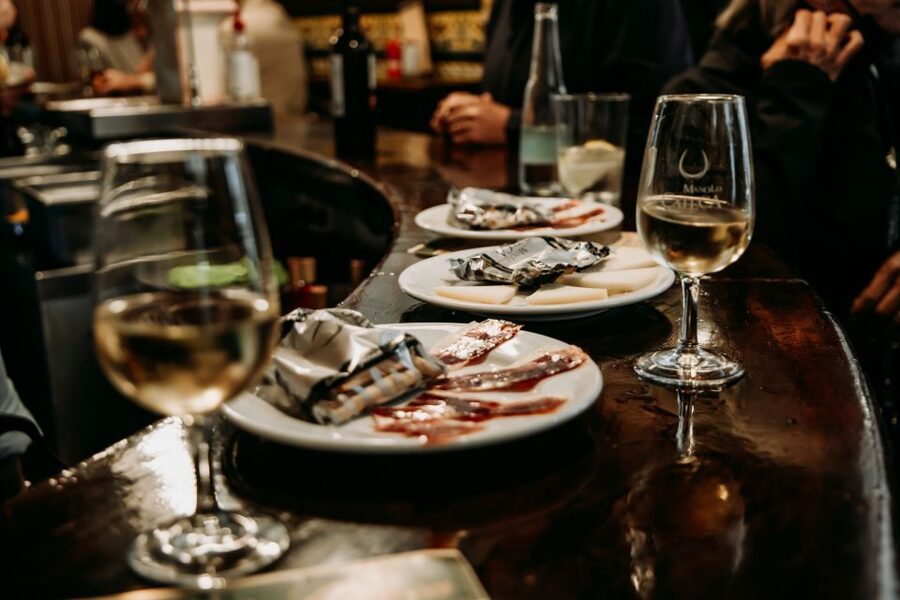 Triana: Authentic Flamenco & Tapas Tour - Abacería and Manzanilla: The Tour’s Pantry-Store Lesson