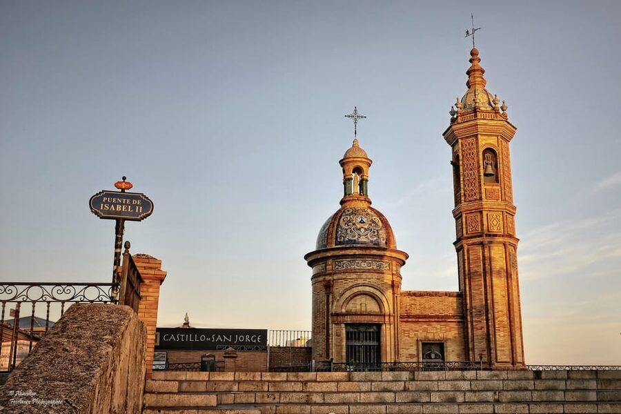 Triana La Flamenca Tour. Includes a visit to the Corrales - Chapel of Sailors and Capillita del Carmen: Devotion in Small Spaces