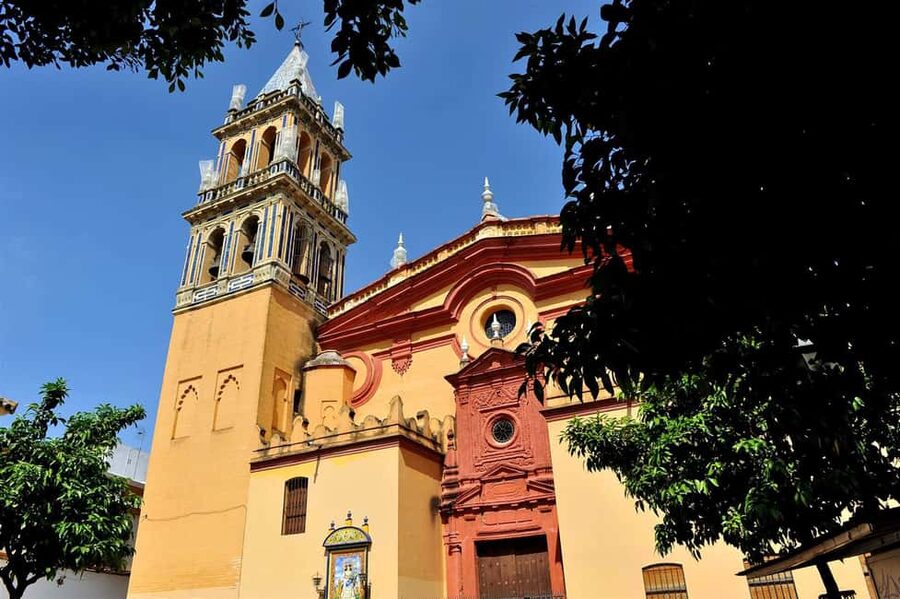 Triana La Flamenca Tour. Includes a visit to the Corrales - San Jacinto and Patio de la Espartería: Serenity and Details You’d Miss