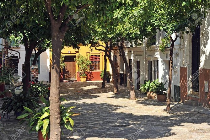 Walking tour through the old Jewish quarter of Santa Cruz. - The main stop: walking the old Jewish quarter’s labyrinth streets
