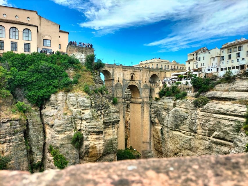 White Villages and Ronda Day Trip from Seville - Zahara de la Sierra: a short stop with big viewpoint payoff